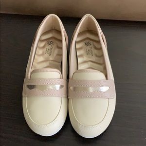 New Comfortable walking shoes